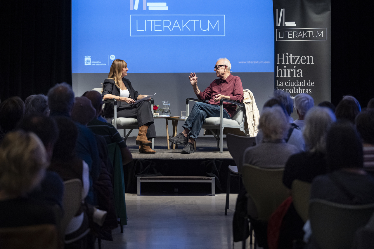 Dolores Redondo & Eduardo Yáñez (Fotografía: Iñaki Rubio).